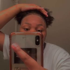 Meet your Posher, Alexis